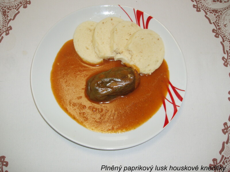 Plněný paprikový lusk houskové knedlíky